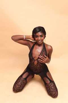 Hi come play with me