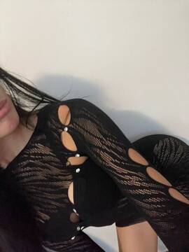 Public Photo of red_doll