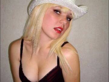 Public Photo of blonde_doll